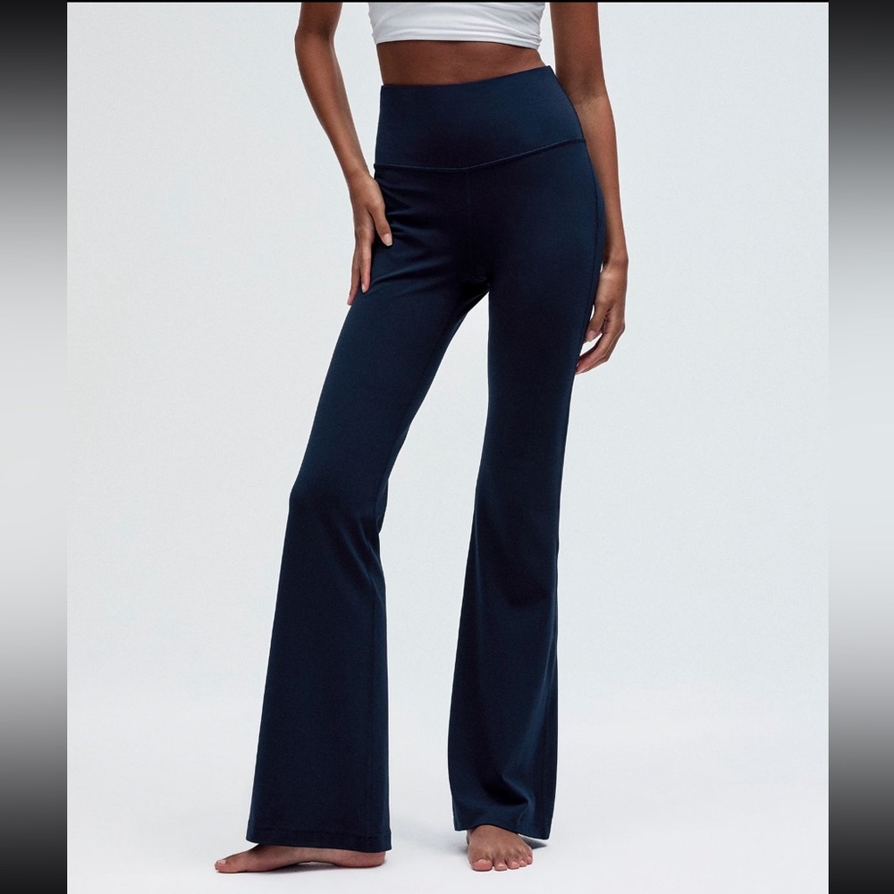 Lululemon Women’s Groove Super-High-Rise Flared Pant Nulu - Size 6